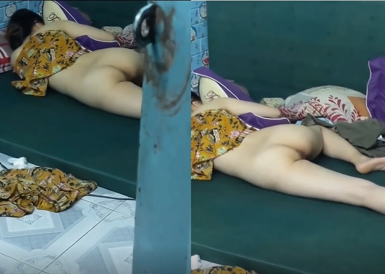 Cewek Tetangga Lupa Nutup Pintu Sampai Memeknya Diintip Sembunyi-Sembunyi Sama Cowok