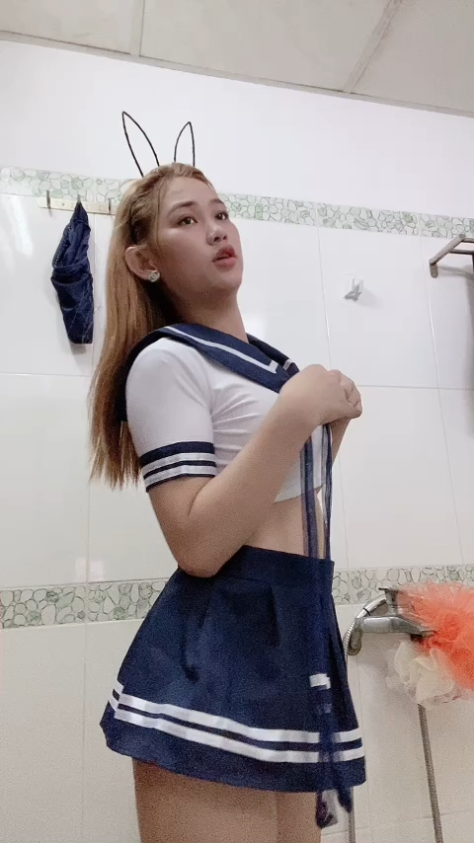Cosplay Sailor Bugil Show di Kamar Mandi