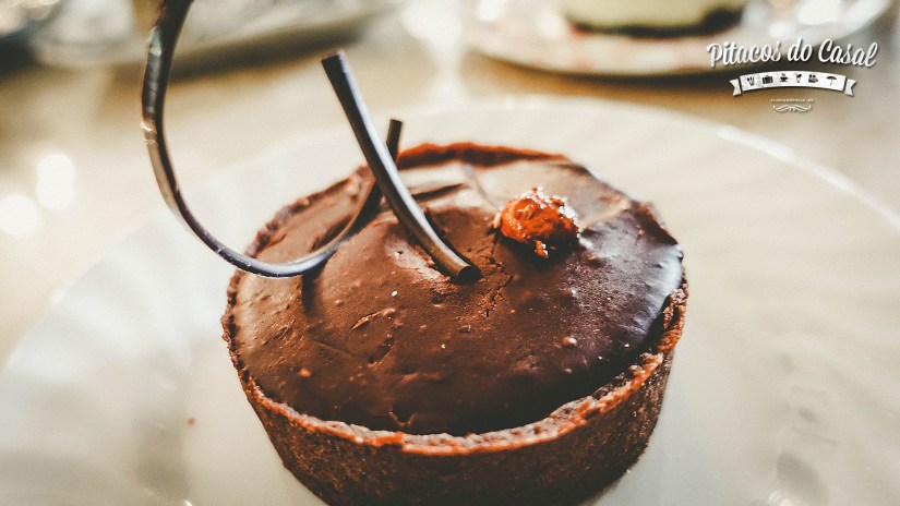 Tartelette de chocolate belga e praliné de avelã