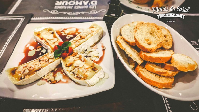 Camembert com azeite trufado e mel