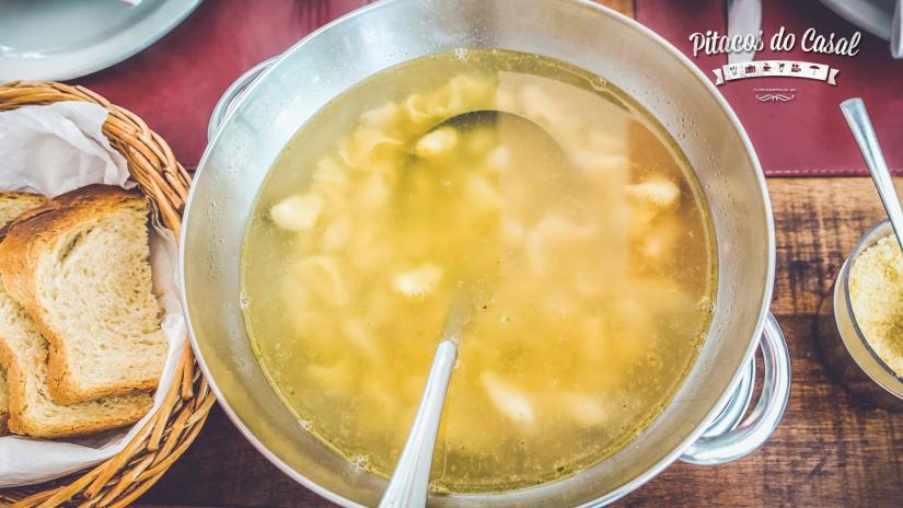 Sopa de capeletti